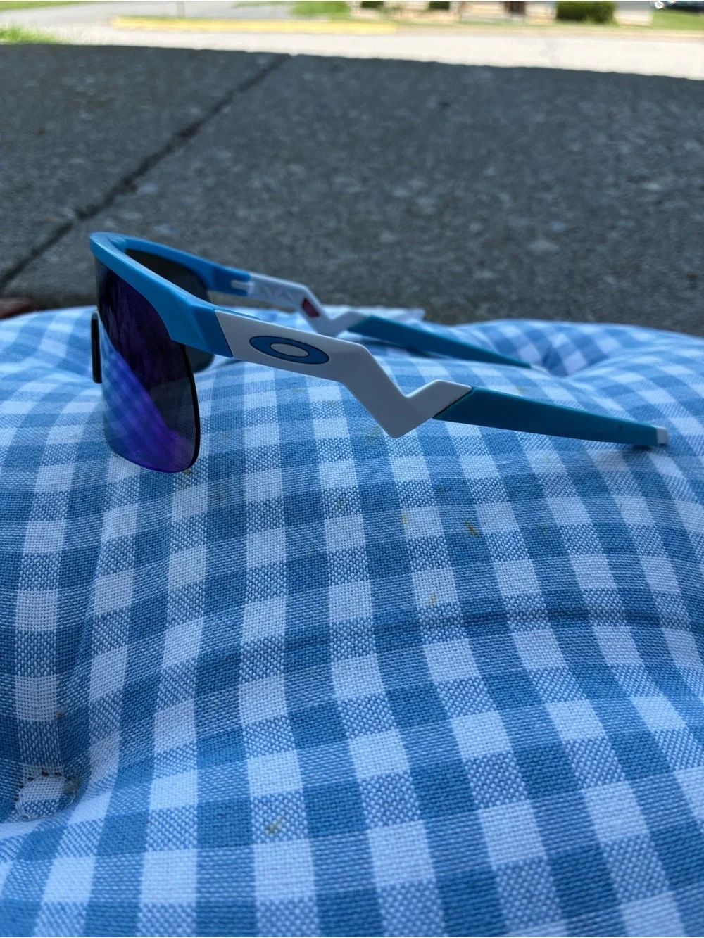 Oakley shield style